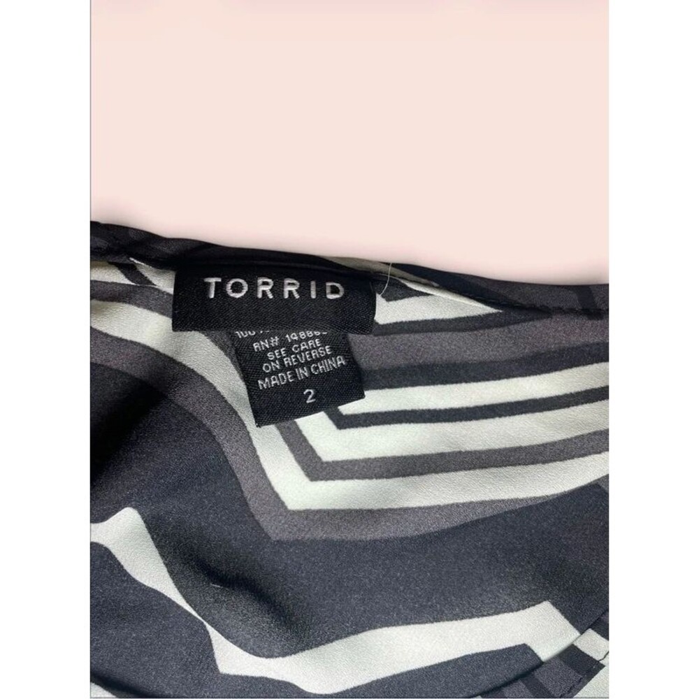 Torrid sheer open back top - Picture 3 of 4